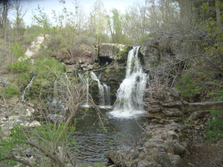 http://cnyhiking.com/LowerAkronFalls0900092121.jpg
