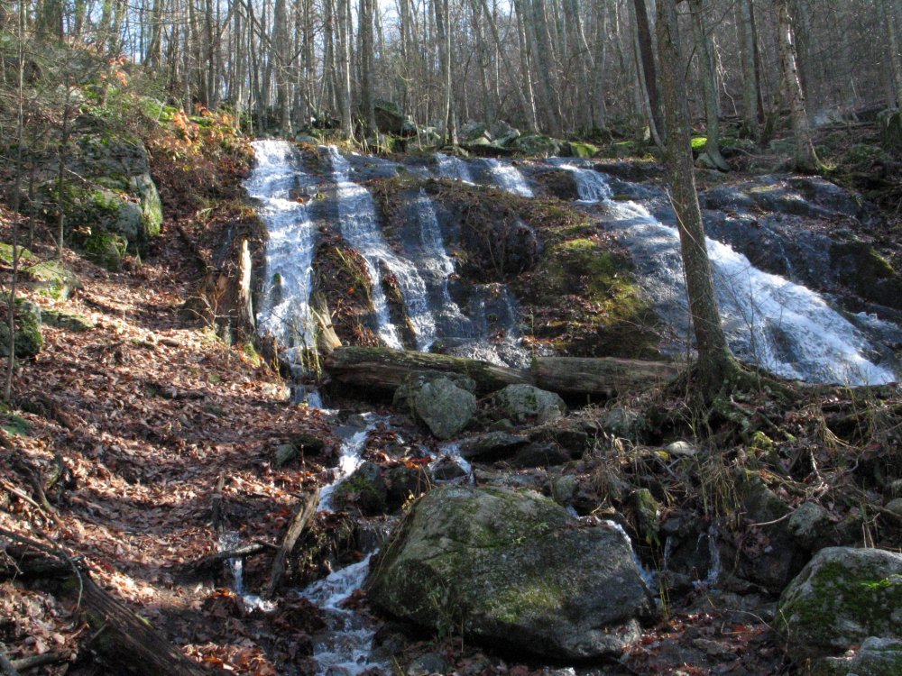http://cnyhiking.com/WigwamFalls70001.jpg